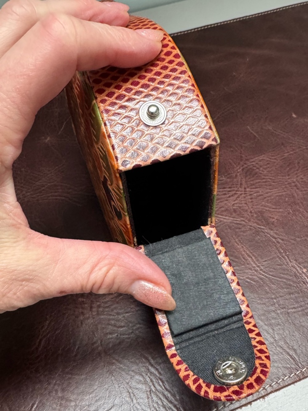 Leather Owl Piggy Bank/vintage money box. - Picture 4 of 6